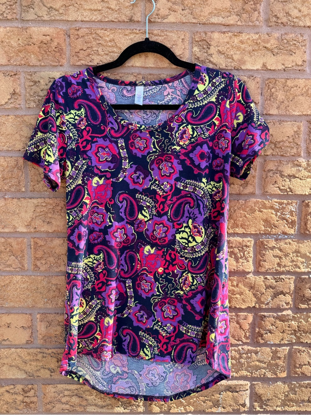 4/$25 • LulaRoe Vibrant Paisley Print Scoop Neck T-Shirt